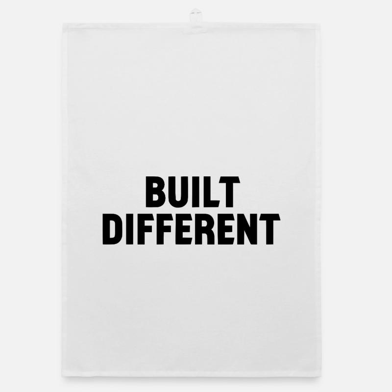 Built Different Statement Schriftzug Organic Geschirrtuch
