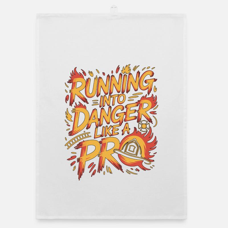 Fire Lieutenant Running Into Danger Firefighting Organic Geschirrtuch