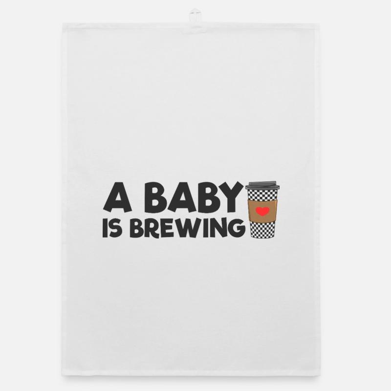 Une future mère dont le bébé prépare du café Torchon bio