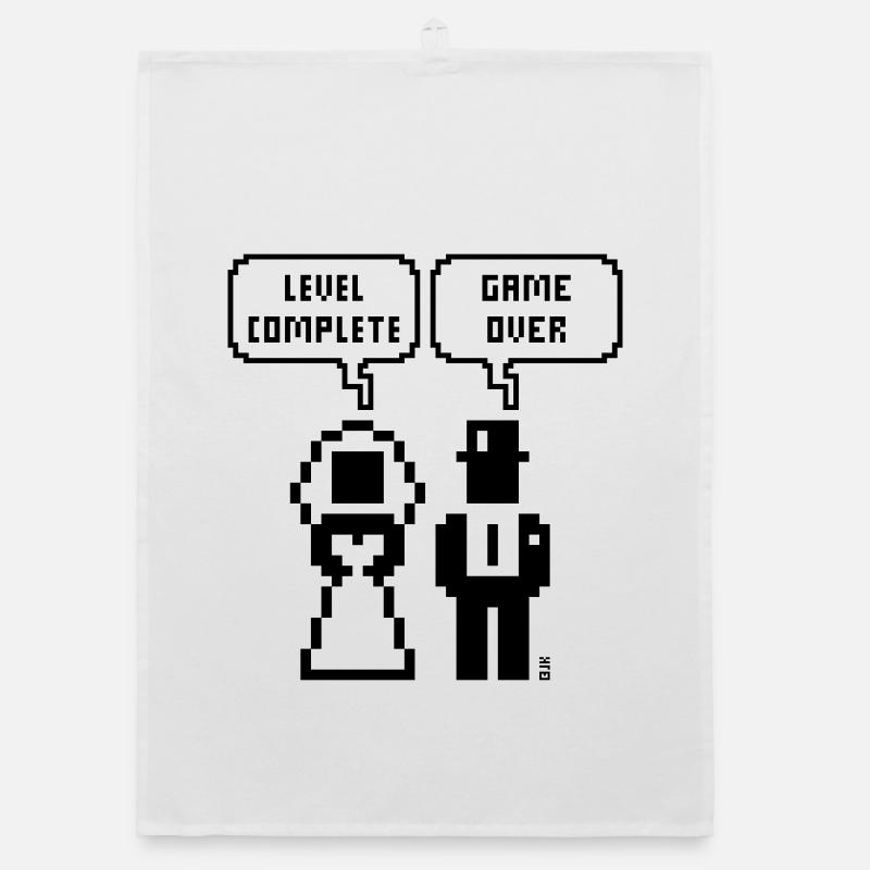 Level Complete – Game Over (JGA / Pixel / Bold B) Organic Geschirrtuch
