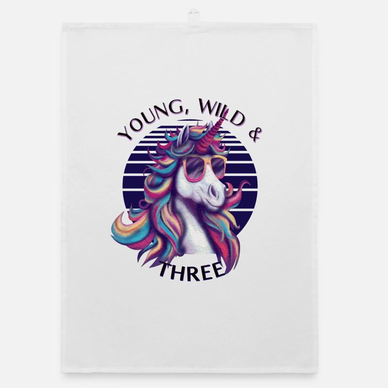Young, Wild & Three – Einhorn Geburtstagsshirt - Organic Geschirrtuch - Weiß