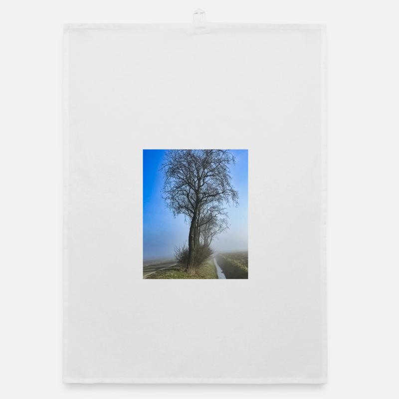 Arbre solitaire dans la brume du matin Torchon bio