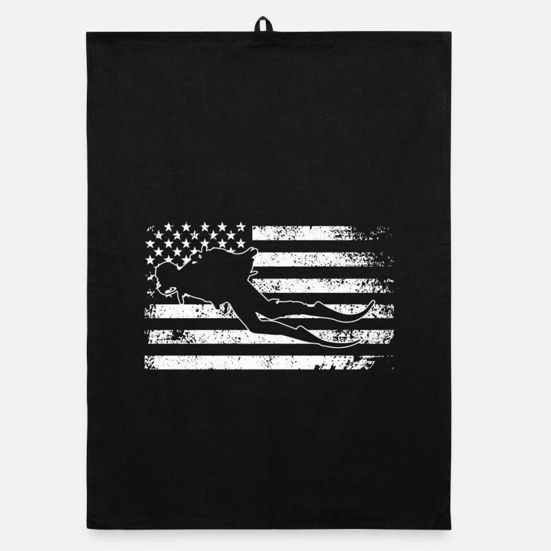 Silhouette de surf sur le drapeau américain usé par le temps Torchon bio