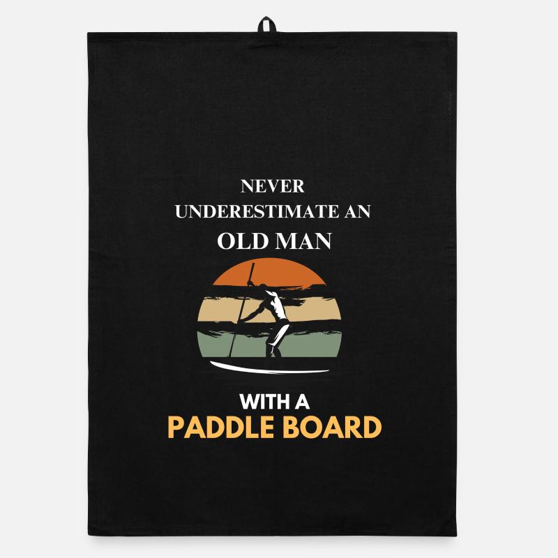 Alter Mann mit einem Paddleboard Organic Geschirrtuch