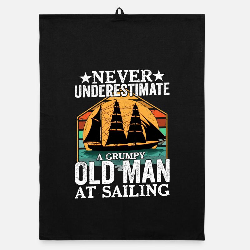 Never Underestimate Old Man At Sailing Captain Organic Geschirrtuch