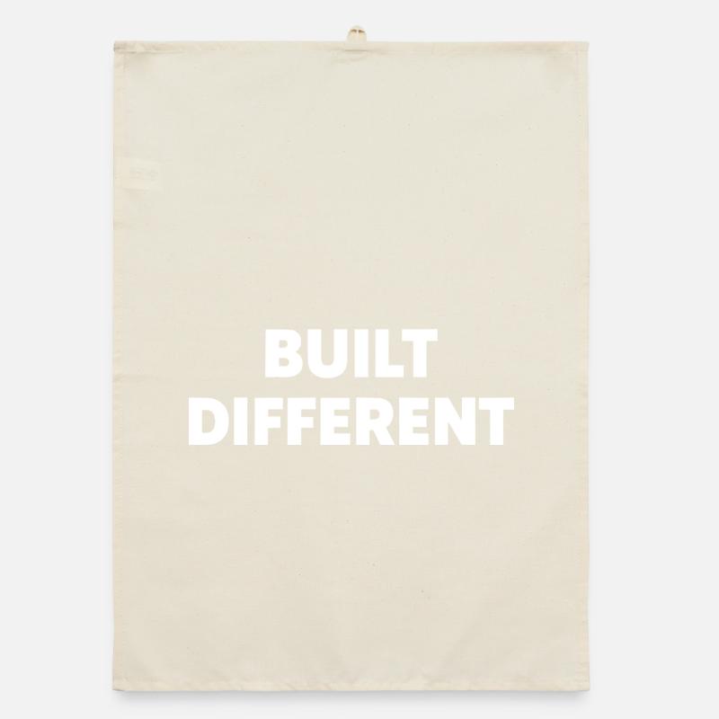 Built Different – Bold Statement Typografie Organic Geschirrtuch