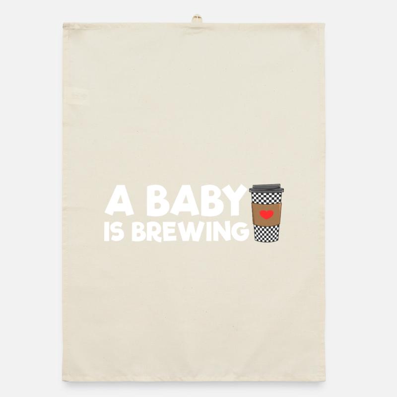 Une future mère dont le bébé prépare du café Torchon bio