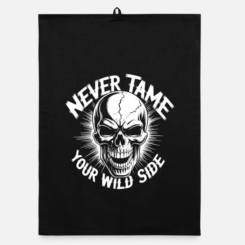 Never Tame Your Wild Side Skull – Gothic Design Organic Geschirrtuch