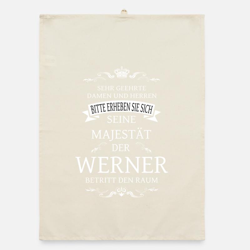 Sa Majesté Werner entre dans la pièce Torchon bio