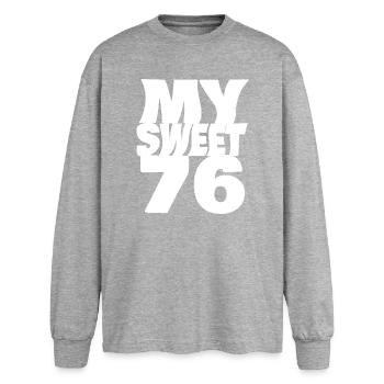 Suess 76 - Oversized Langarmshirt  - Grau meliert - Vorne - AI Model Female 180 light (180cm)