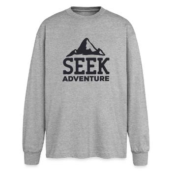 Cherche l'aventure - Voyage message inspirant - T-shirt manches longues oversize - gris chiné - Devant - AI Model Female 180 light (180cm)