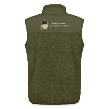 Si mon livre est ouvert, ta bouche devrait être fermée - Veste sans manches sherpa unisexe Stanley/Stella - kaki - Dos - AI Model Male 178 light (178cm)