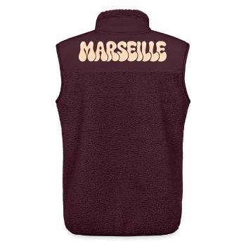 Marseille Mittelmeer-Typo-Blase - Unisex Sherpaweste von Stanley/Stella - Maroon - Hinten - AI Model Male 178 light (178cm)