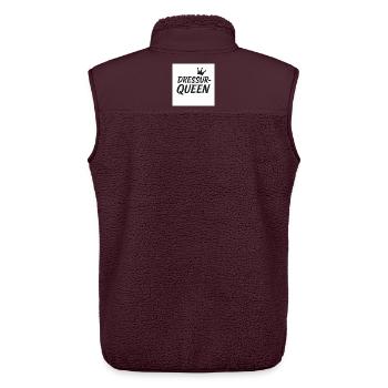 Dressurqueen, Pferdemädchen - Unisex Sherpaweste von Stanley/Stella - Maroon - Hinten - AI Model Male 178 light (178cm)