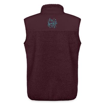 Leave a little sparkle wherever you go - Unisex Sherpaweste von Stanley/Stella - Maroon - Hinten - AI Model Male 178 light (178cm)