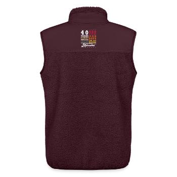 40 Jahre Vierzigster Geburtstag - Unisex Sherpaweste von Stanley/Stella - Maroon - Hinten - AI Model Male 178 light (178cm)