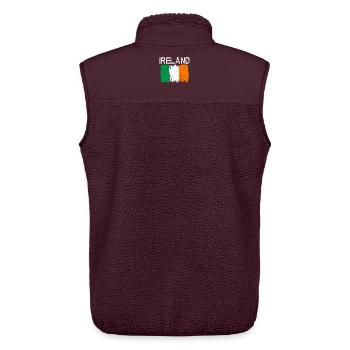 Grunge-Irland-Flaggendesign - Unisex Sherpaweste von Stanley/Stella - Maroon - Hinten - AI Model Male 178 light (178cm)