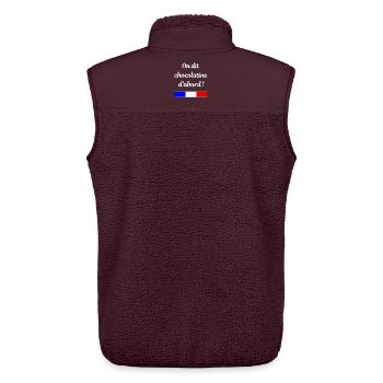On dit chocolatine d'abord - Veste sans manches sherpa unisexe Stanley/Stella - maroon - Dos - AI Model Male 178 light (178cm)