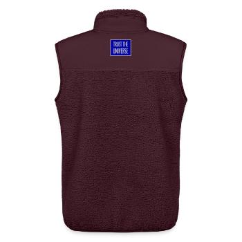 Trust The Universe Spirituell Universum Zitat Logo - Unisex Sherpaweste von Stanley/Stella - Maroon - Hinten - AI Model Male 178 light (178cm)