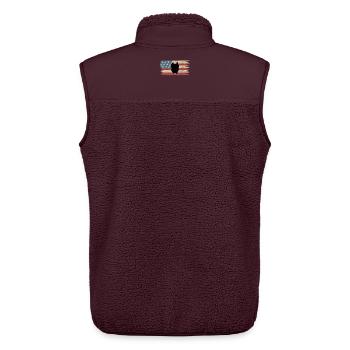 Silhouette Bulldogge auf amerikanischer Flagge  - Unisex Sherpaweste von Stanley/Stella - Maroon - Hinten - AI Model Male 178 light (178cm)