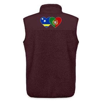 Curaçao_Portugal_Flagge_Herz - Unisex Sherpaweste von Stanley/Stella - Maroon - Hinten - AI Model Male 178 light (178cm)
