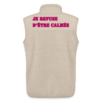 JE REFUSE D’ÊTRE CALMÉE - Veste sans manches sherpa unisexe Stanley/Stella - beige - Dos - AI Model Male 178 light (178cm)