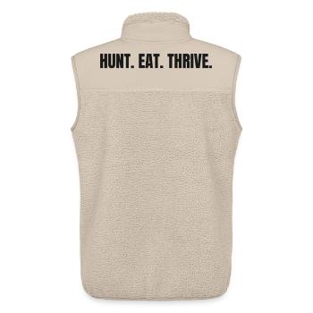 HUNT. MANGE. PROSPÉRER. | T-shirt carnivore pour chasseurs - Veste sans manches sherpa unisexe Stanley/Stella - beige - Dos - AI Model Male 178 light (178cm)