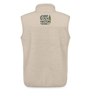 Kräuterkundige bleibt ruhig und verwendet Tinktur auf professionellem Werk - Unisex Sherpaweste von Stanley/Stella - Beige - Hinten - AI Model Male 178 light (178cm)