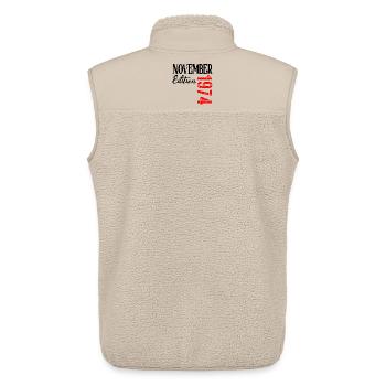 51e anniversaire novembre 1974 - Veste sans manches sherpa unisexe Stanley/Stella - beige - Dos - AI Model Male 178 light (178cm)