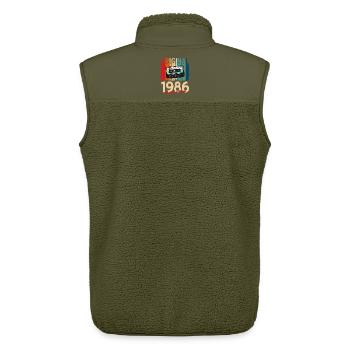 39. Geburtstag Kassette Dezember Jahrgang 1986 - Unisex Sherpaweste von Stanley/Stella - Khaki - Hinten - AI Model Male 178 light (178cm)