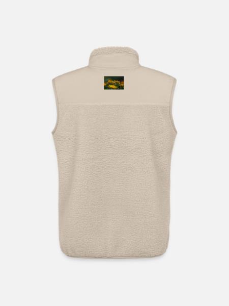 Leuchtend gelbe Blüten blühen inmitten von sattgrünen Blättern - Unisex Sherpaweste von Stanley/Stella - Beige