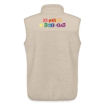 Sei queer, schlag Angst - Unisex Sherpaweste von Stanley/Stella - Beige - Hinten - AI Model Male 178 light (178cm)