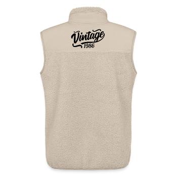 1986 Jahrgang 1986, 56.Geburtstag  - Unisex Sherpaweste von Stanley/Stella - Beige - Hinten - AI Model Male 178 light (178cm)