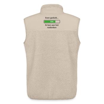 Geduldig... Ich denke nach - Unisex Sherpaweste von Stanley/Stella - Beige - Hinten - AI Model Male 178 light (178cm)