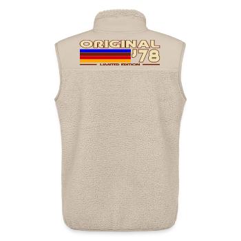 Originaler 78er Retro Rainbow - Unisex Sherpaweste von Stanley/Stella - Beige - Hinten - AI Model Male 178 light (178cm)