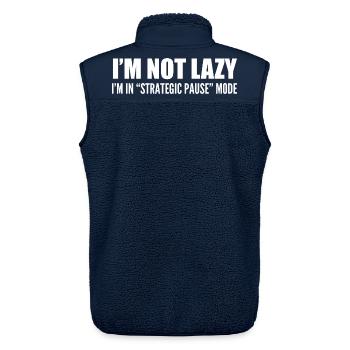 Ich bin nicht faul, ich bin im "strategischen Pause"-Modus - Unisex Sherpaweste von Stanley/Stella - Navy - Hinten - AI Model Male 178 light (178cm)