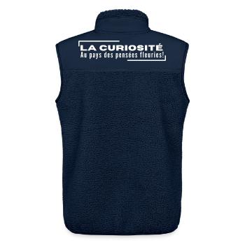 "LA CURIOSITÉ - Au Pays des Pensées Fleuries" - Veste sans manches sherpa unisexe Stanley/Stella - marine - Dos - AI Model Male 178 light (178cm)