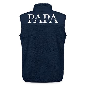 Papa Est. 2026 Vater Geburt Vatertag Geburtstag  - Unisex Sherpaweste von Stanley/Stella - Navy - Hinten - AI Model Male 178 light (178cm)