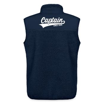 CAPTAIN SINCE 2026 KAPITÄN - Unisex Sherpaweste von Stanley/Stella - Navy - Hinten - AI Model Male 178 light (178cm)