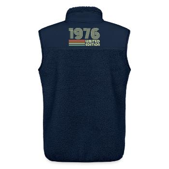 Jahrgang 1976 Retro 1976 Geburtstagsgeschenk - Unisex Sherpaweste von Stanley/Stella - Navy - Hinten - AI Model Male 178 light (178cm)