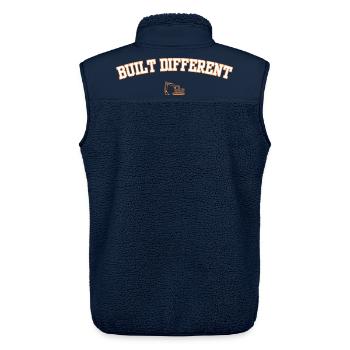 Anders gebaut – Lustiger Bagger-Konstruktion Des - Unisex Sherpaweste von Stanley/Stella - Navy - Hinten - AI Model Male 178 light (178cm)