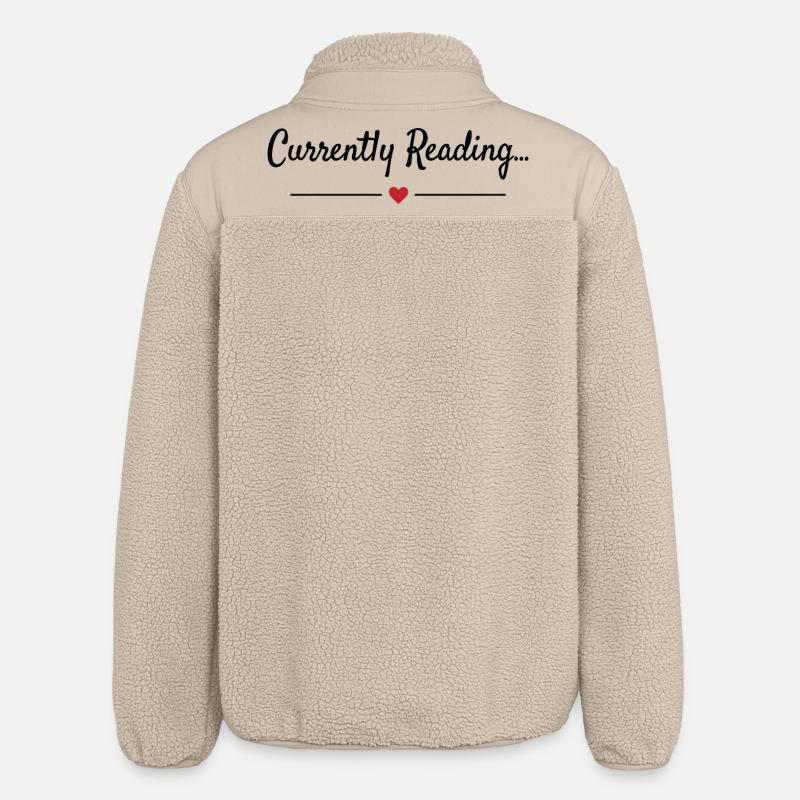 Currently Reading Bücherwurm Spruch - Relaxed Fit Unisex Sherpajacke von Stanley/Stella - Beige