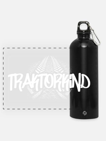 Traktorkind – Im Herzen Ackerscholle - Panorama Trinkflasche mit Karabiner 750 ml - Schwarz