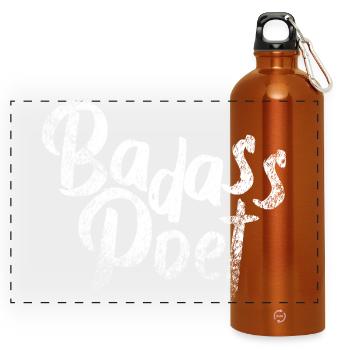 Badass Poet: Fette Pinseltypografie - Panorama Trinkflasche mit Karabiner 750 ml - Orange - Vorne