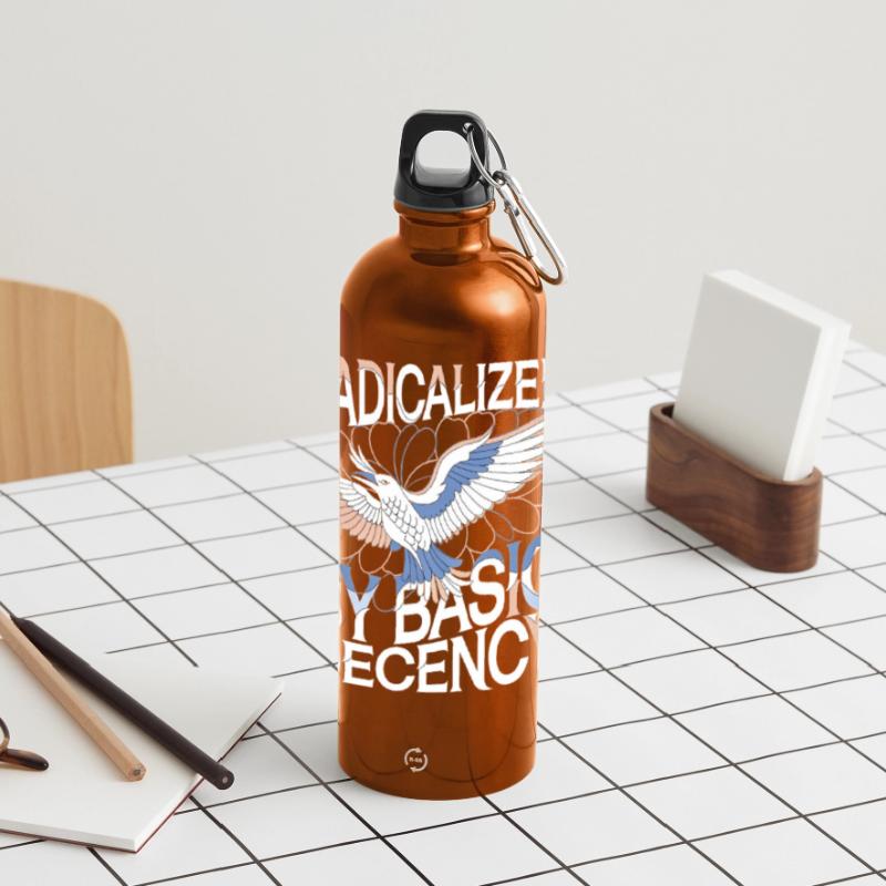 Radicalized by Basic Decency Statement Kunst Panorama Trinkflasche mit Karabiner 750 ml