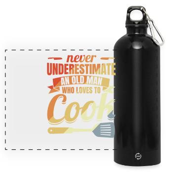 Never underestimate an old chef - Panoramic Drinks Bottle with Carabiner 750 ml - black - Front