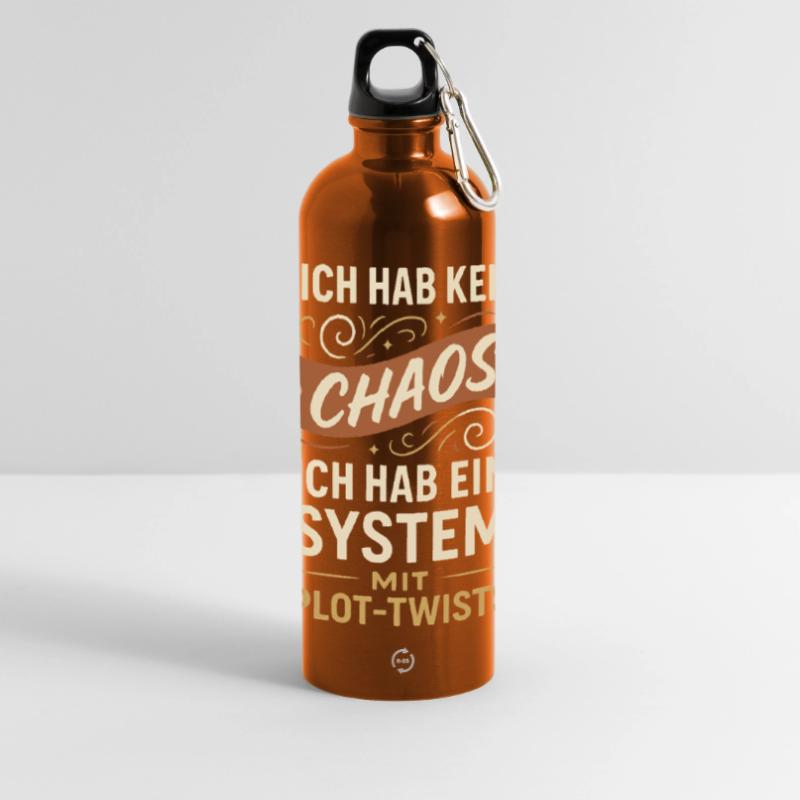 Kein Chaos – Ein System mit Plot-Twists Spruch Panorama Trinkflasche mit Karabiner 750 ml