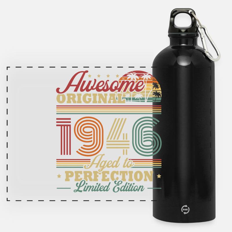 1946 Vintage Birthday Vintage Retro Gift - Panoramic Drinks Bottle with Carabiner 750 ml - black