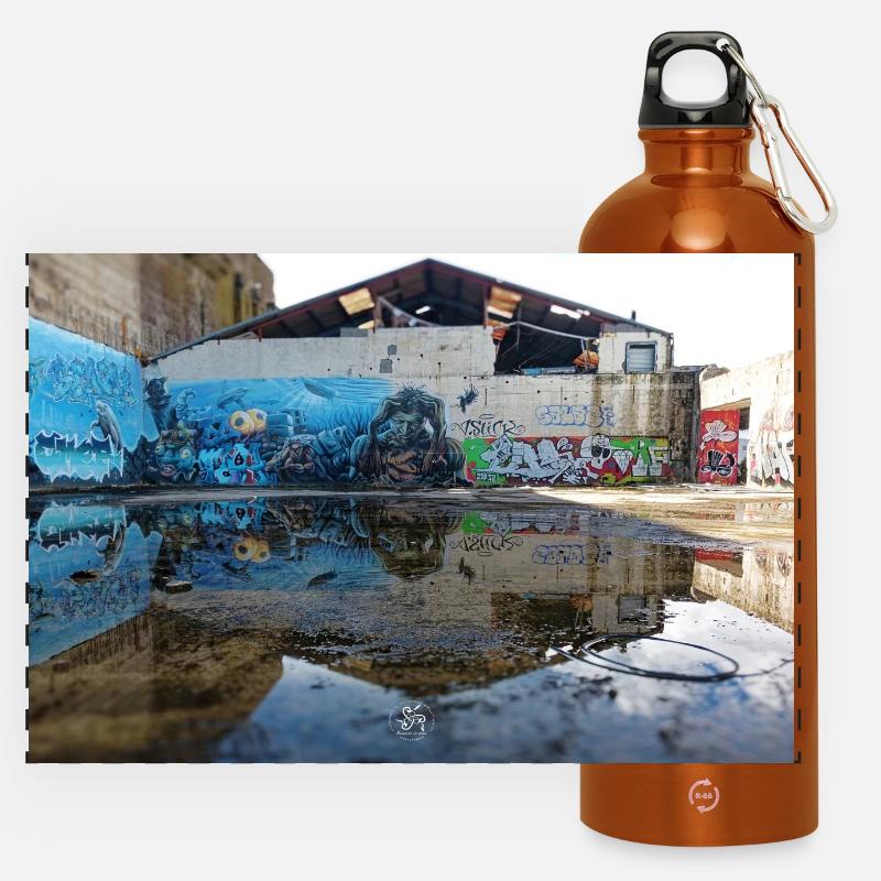 Reflets Urbains – Graffiti Bleu - Gourde panoramique avec mousqueton 750 ml - orange
