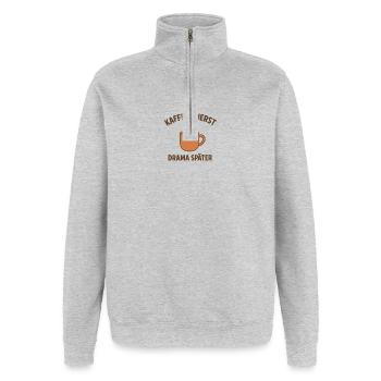 Le café d’abord, le drame ensuite - Sweat à zip 1/4 - gris chiné - Devant - AI Model Female 172 light (172cm) & AI Model Male 178 dark (178cm)